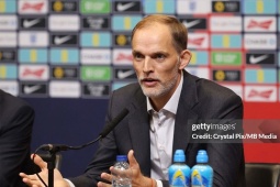 HLV Tuchel nói về việc hát quốc ca Anh, tiết lộ lý do chọn "Tam sư" thay vì MU