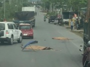 Tin tức trong ngày - Va chạm liên hoàn với ôtô, 2 nam sinh lớp 9 ngồi sau xe máy tử vong