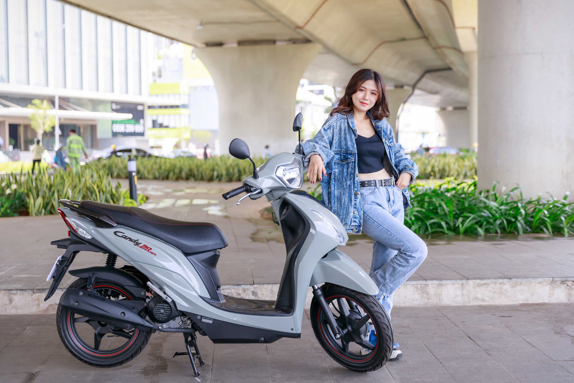 Kymco Hermosa không chỉ mang lại cảm giác lái thoải mái mà còn thể hiện phong cách cuốn hút.