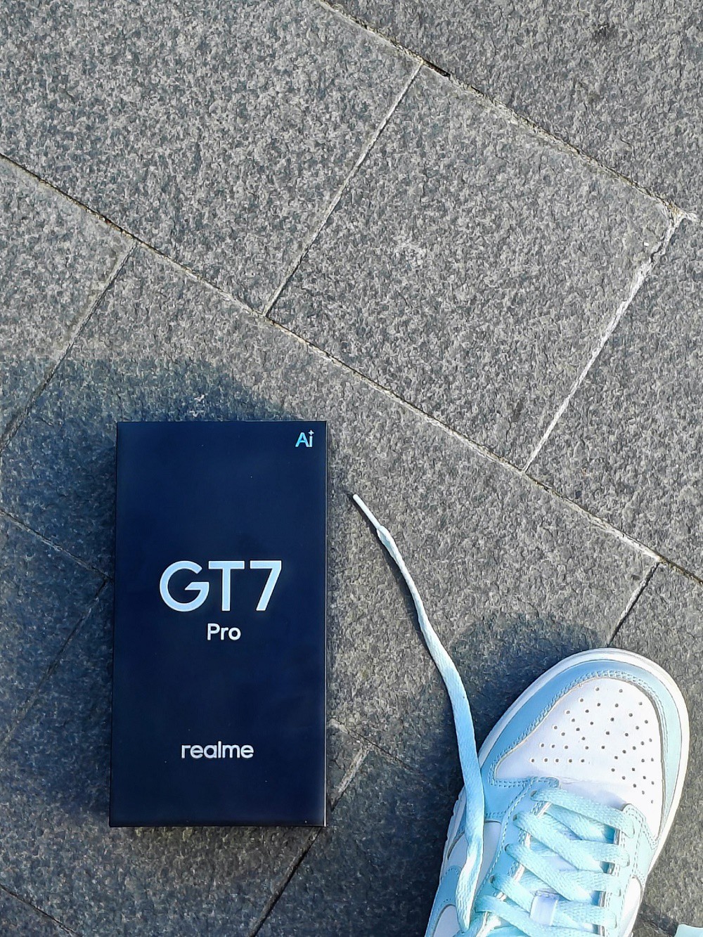 Hộp đựng sản phẩm của GT7 Pro được Realme công bố.