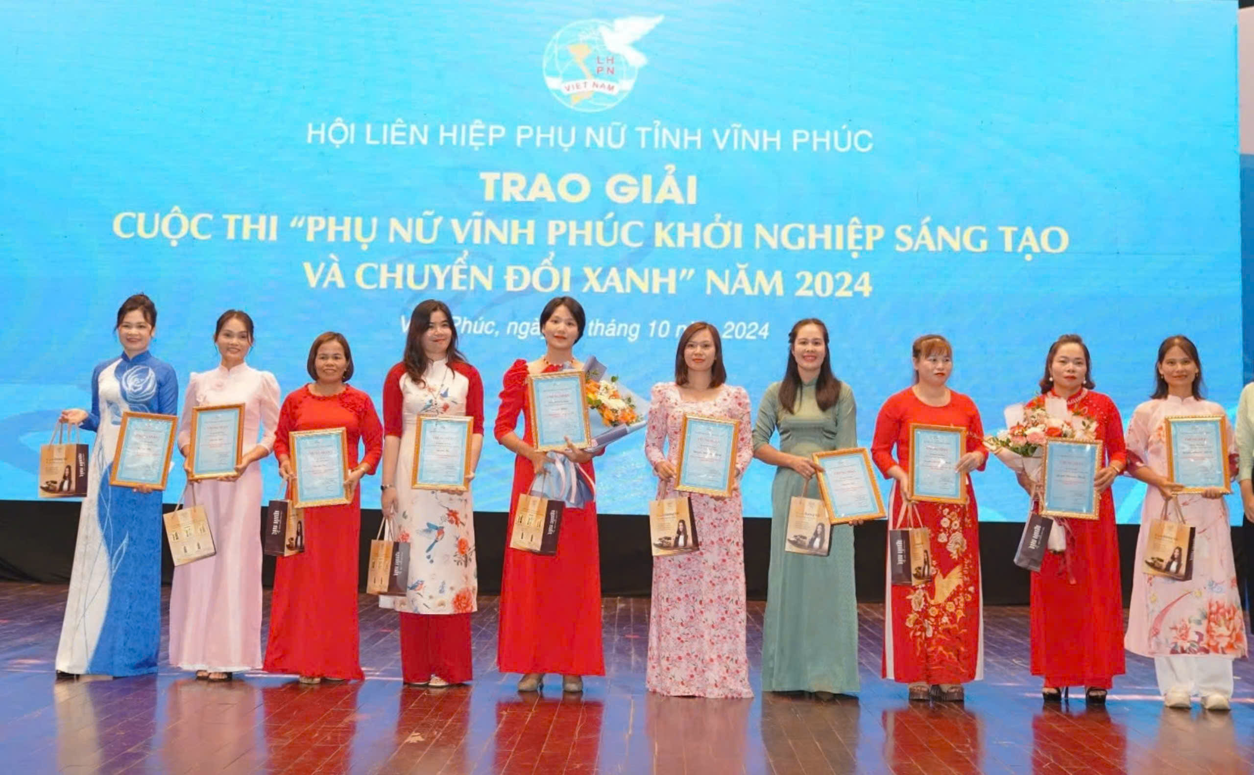 Dược phẩm Hoa Linh đồng hành cùng Hội Liên hiệp Phụ nữ tỉnh Vĩnh Phúc trong lễ trao giải Cuộc thi “Phụ nữ Vĩnh Phúc khởi nghiệp sáng tạo và chuyển đổi xanh” năm 2024.