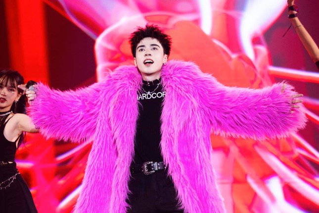 Quang Hùng MasterD được nhiều khán giả chú ý sau show Anh trai say hi.