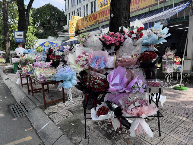 Hoa bán lề đường tại TP HCM