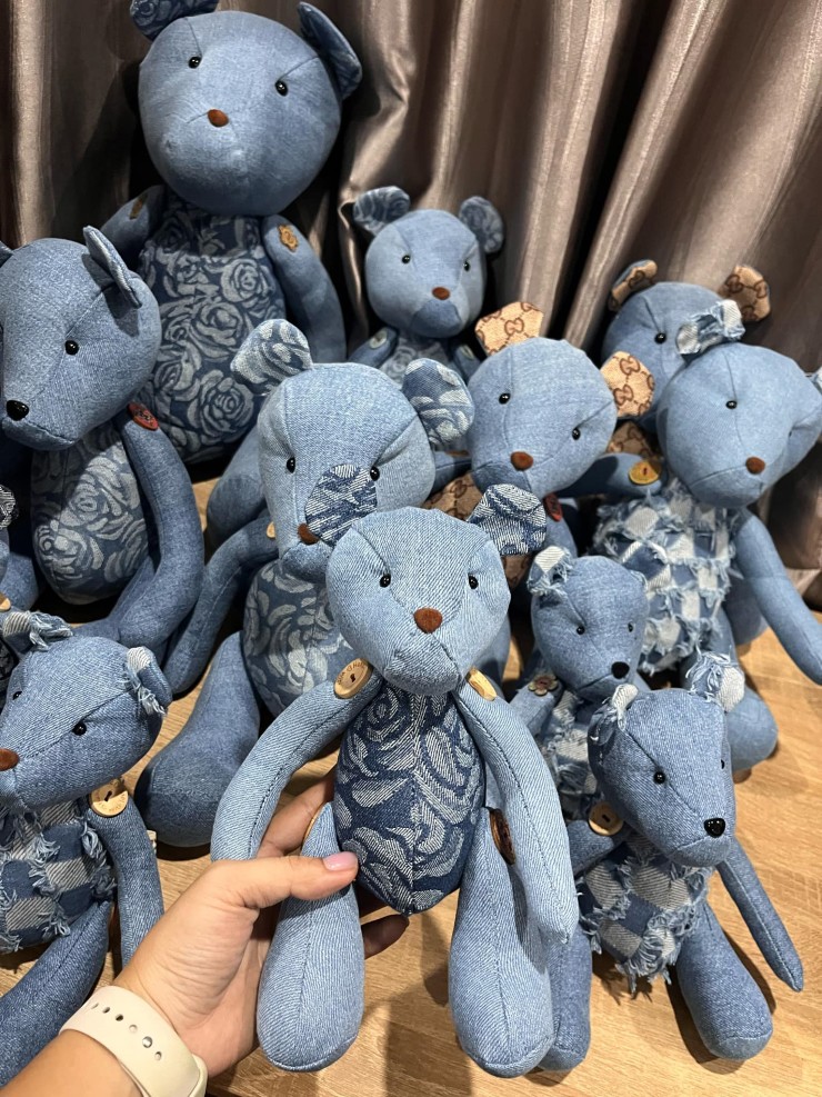 Giá bán mỗi sản phẩm từ vài chục nghìn đến hàng trăm nghìn đồng.