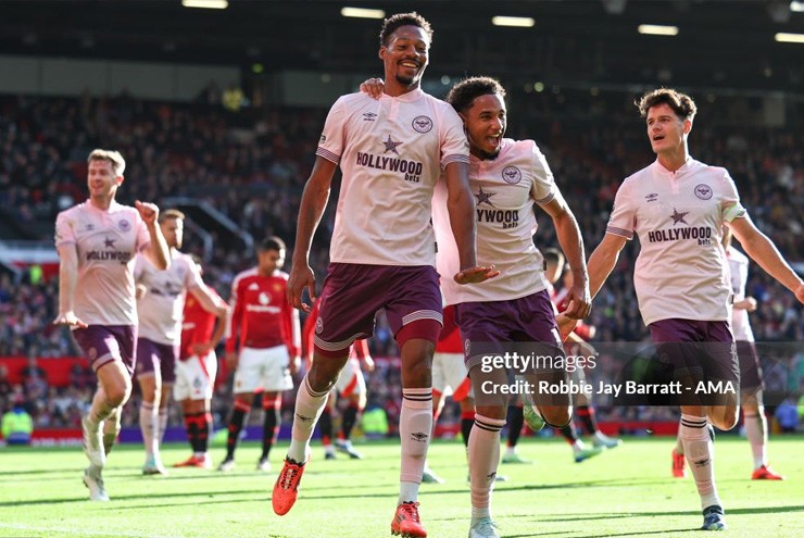 Niềm vui của các cầu thủ Brentford 