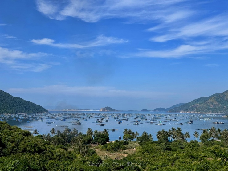 Khung cảnh tuyệt đẹp ở Vũng Rô.