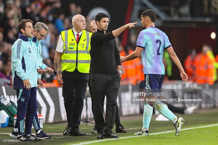 William Saliba nhận thẻ đỏ sau pha phạm lỗi với Evanilson của Bournemouth