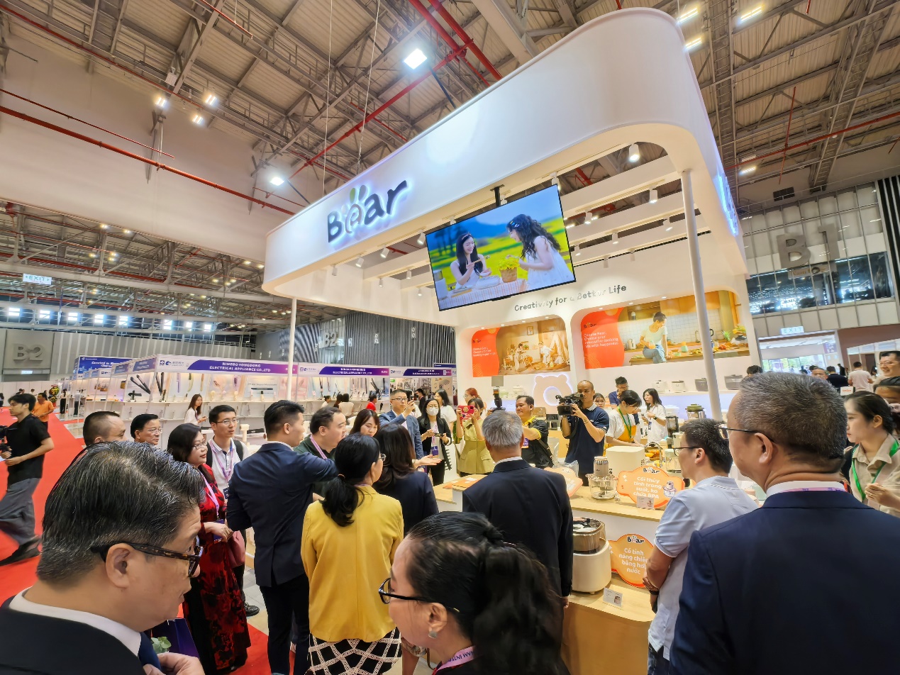 Thương hiệu gia dụng Bear tham dự triển lãm Quốc tế Thiết bị Điện tử & Thiết bị thông minh Việt Nam IEAE Hanoi 2024 - 1