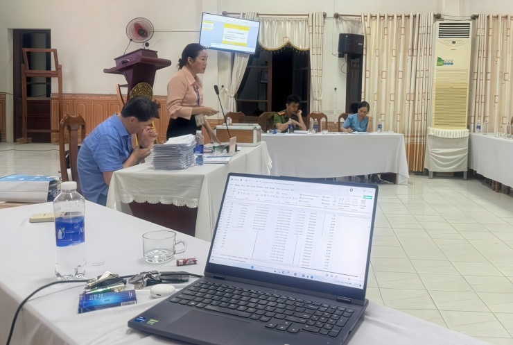 Phiên đấu giá mỏ cát ở xã Điện Thọ kéo dài 20 giờ đồng hồ. Ảnh: CTV