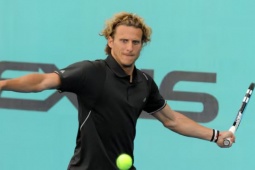 Bóng đá - &quot;Quả bóng Vàng World Cup&quot; Forlan chơi tennis chuyên nghiệp ở tuổi 45