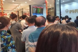 Vàng nhẫn tăng vượt mốc 87 triệu đồng/lượng, choáng ngợp "biển người" quây kín cửa hàng vàng