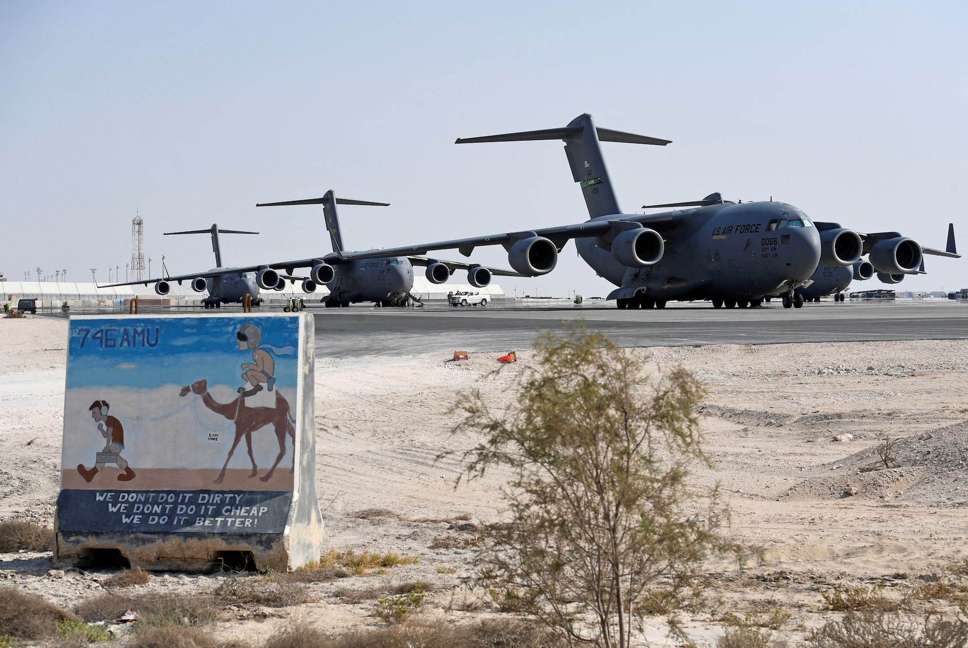 Máy bay vận tải hạng nặng C-17 của Mỹ tại căn cứ al-Udeid ở Doha, Qatar. Ảnh; Reuters.