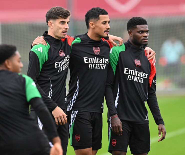 Arsenal thua sốc Bournemouth nhưng được trở về sân nhà Emirates đêm nay