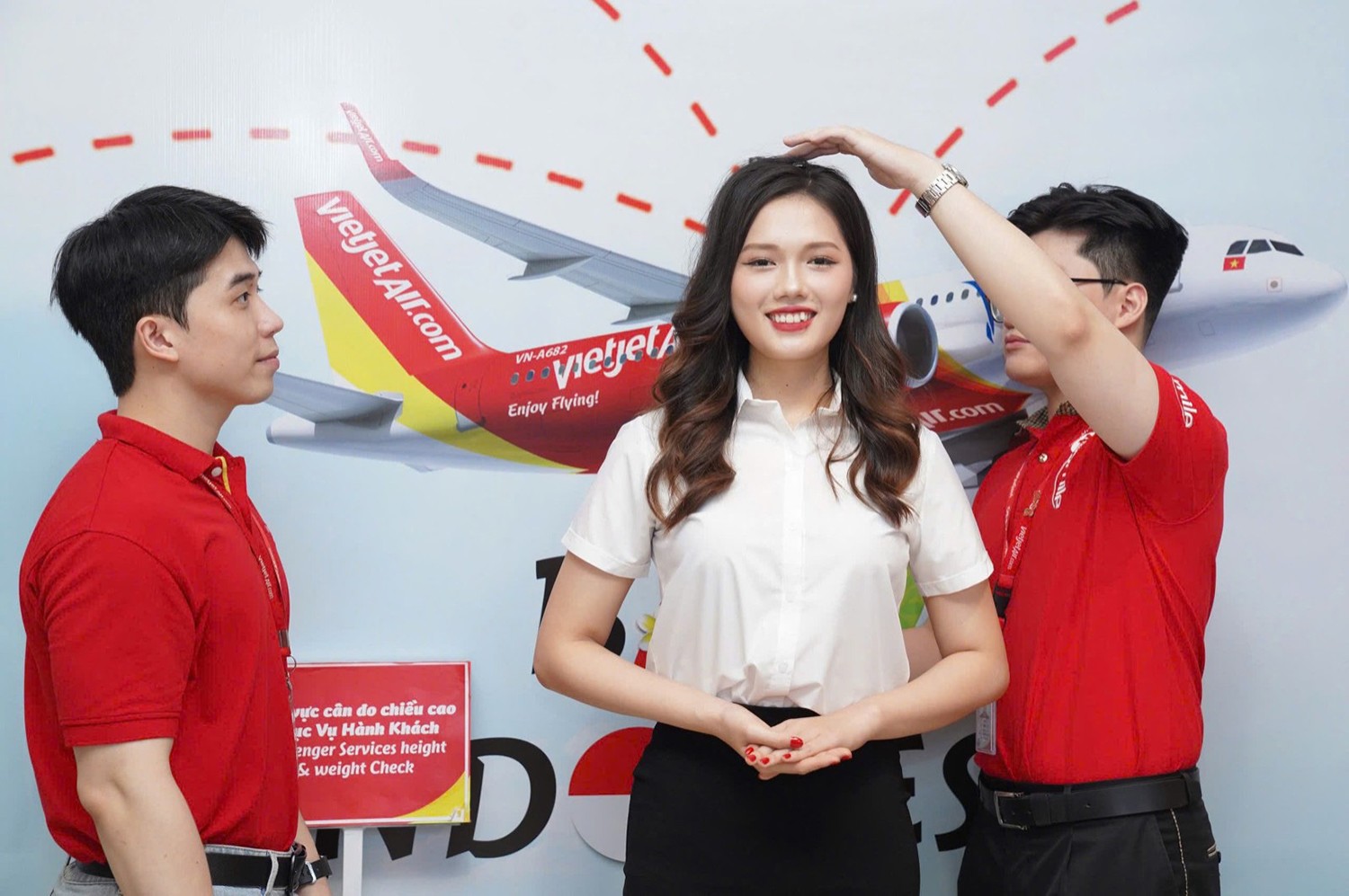 Vietjet chắp cánh ước mơ bay cho các bạn trẻ với ngày hội tuyển dụng tiếp viên hàng không tháng 10 - 3