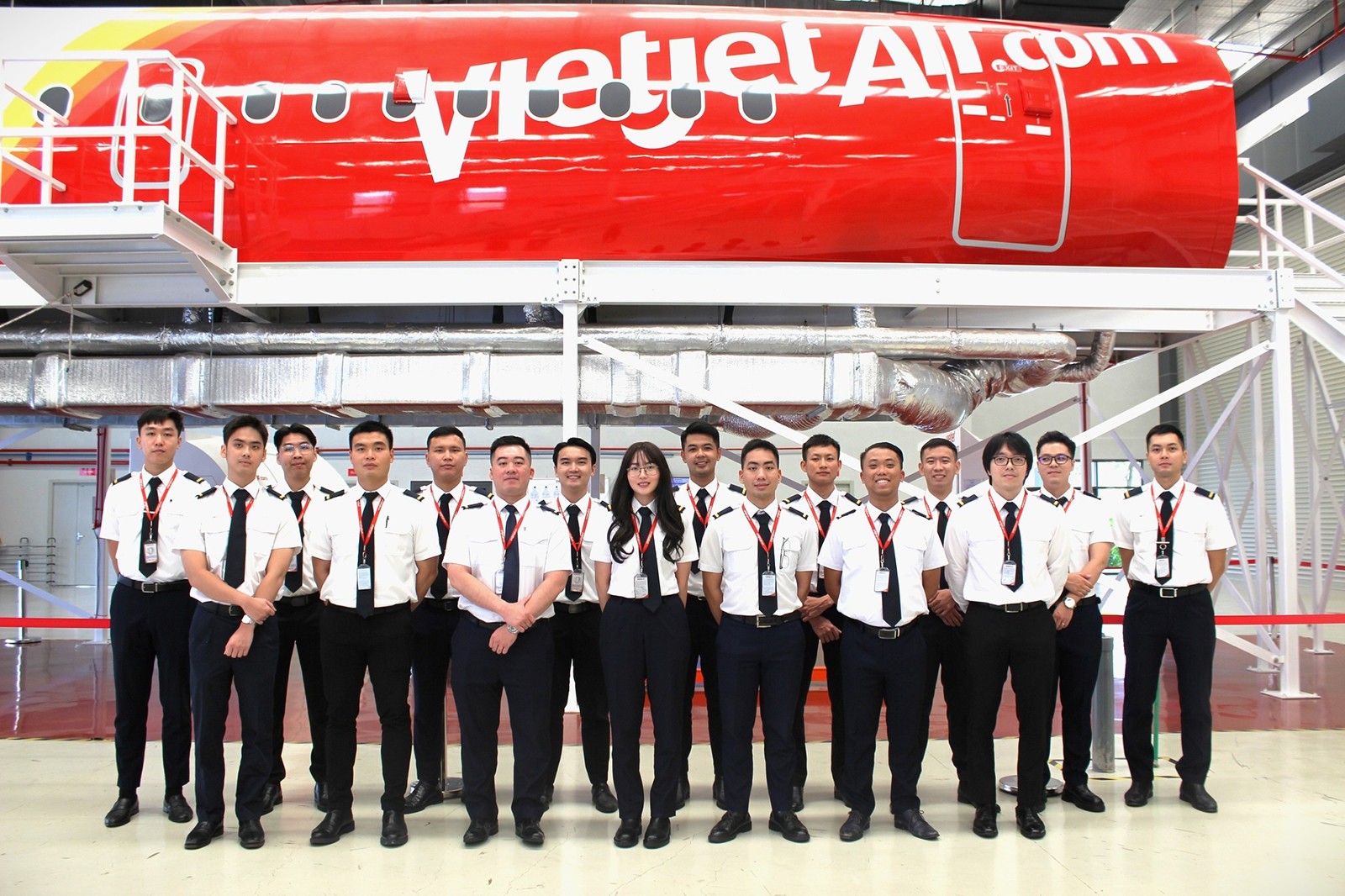 Vietjet chắp cánh ước mơ bay cho các bạn trẻ với ngày hội tuyển dụng tiếp viên hàng không tháng 10 - 7