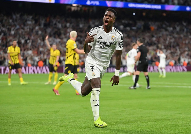 Vinicius lập hat-trick kinh điển vào lưới Dortmund, chỉ ít ngày trước lễ trao giải Quả bóng vàng