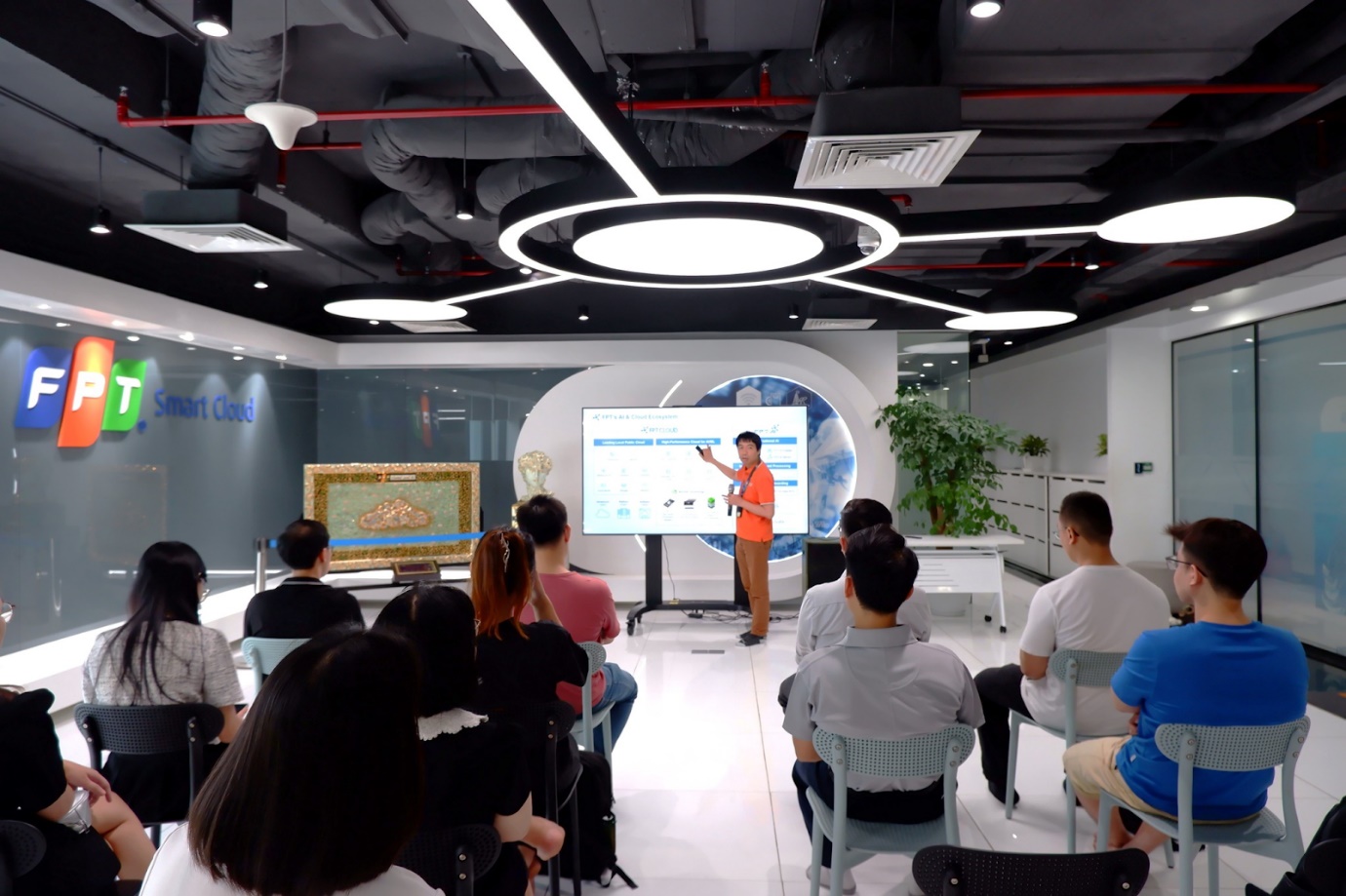 Đội ngũ giảng viên ĐH FPT Hà Nội giàu kinh nghiệm, nhiệt huyết, luôn sẵn sàng hỗ trợ sinh viên trong quá trình học tập