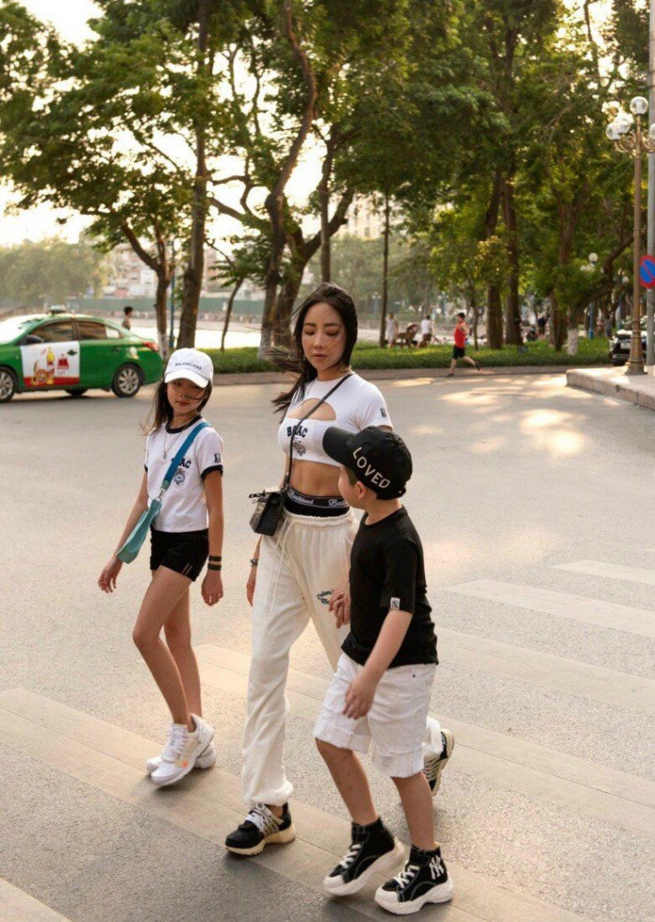 Sắc vóc của Cún Bông khi làm mẹ cũng
làm nhiều người phải ghen tị, trầm trồ, 