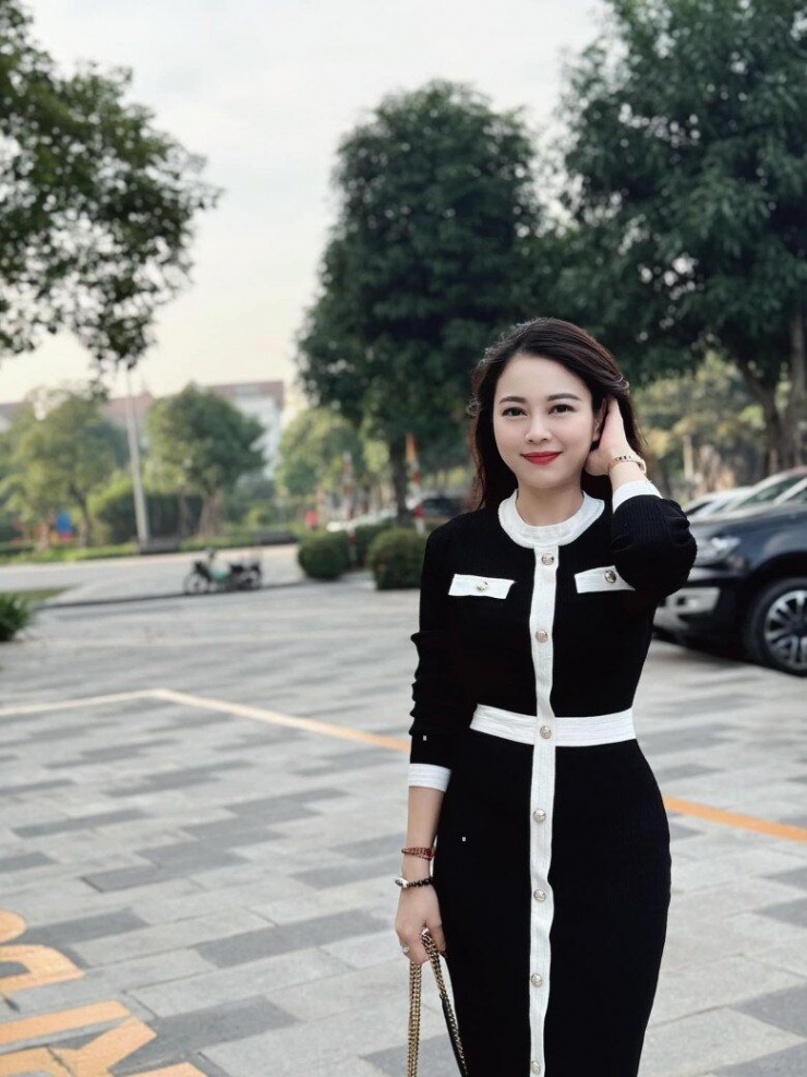 Suốt nhiều năm qua, Hằng Túi không
chỉ gây chú ý về ngoại hình xinh xắn mà còn là một "yêu nữ
hàng hiệu" có tiếng cùng gu thời trang và cách phối đồ tinh
tế. 