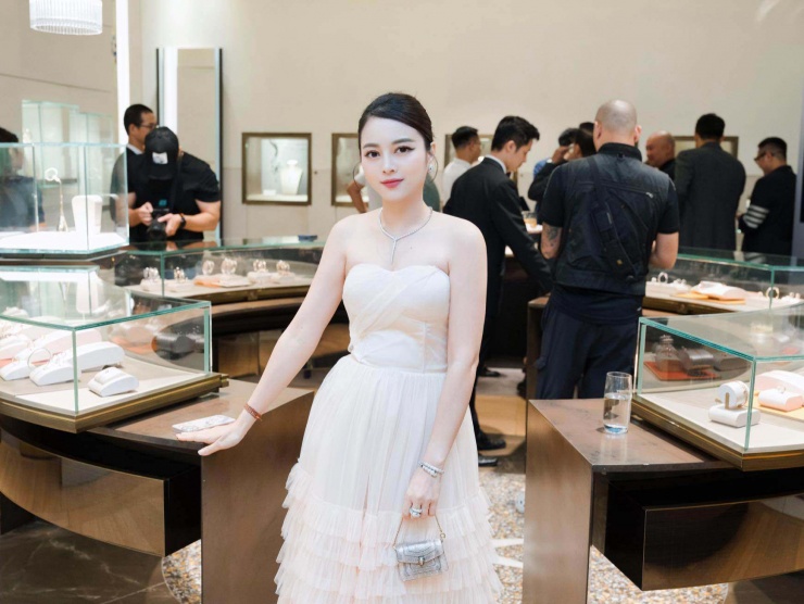 Những hot girl đình đám giờ là những hot mom U40 nhưng vẫn ăn diện "chiến hơn" gái 18 - 13