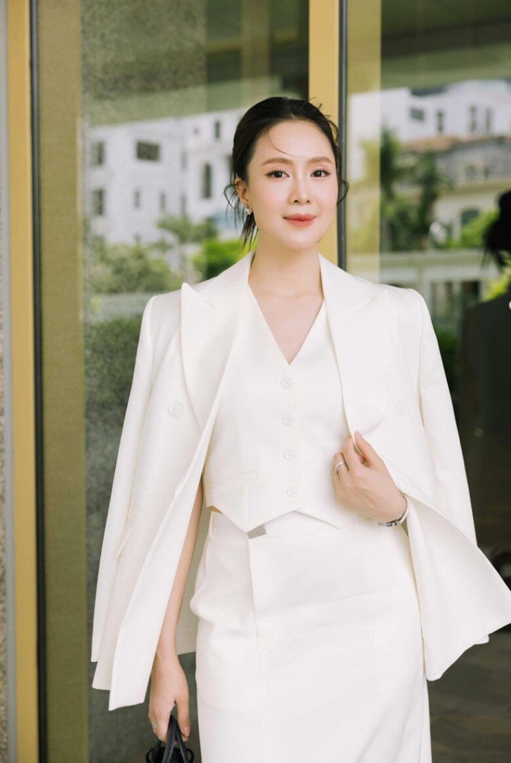 Hồng Diễm nhiều năm qua vẫn luôn nằm
trong top nhưng bóng hồng xinh đẹp nhất của "vũ trụ VFC" 