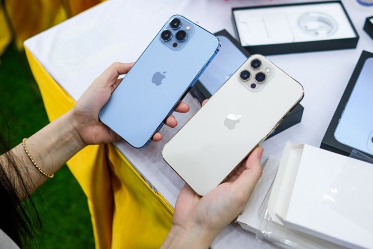 Các mẫu iPhone tân trang trông không khác biệt nhiều so với sản phẩm mới mà giá lại rẻ hơn nhiều.