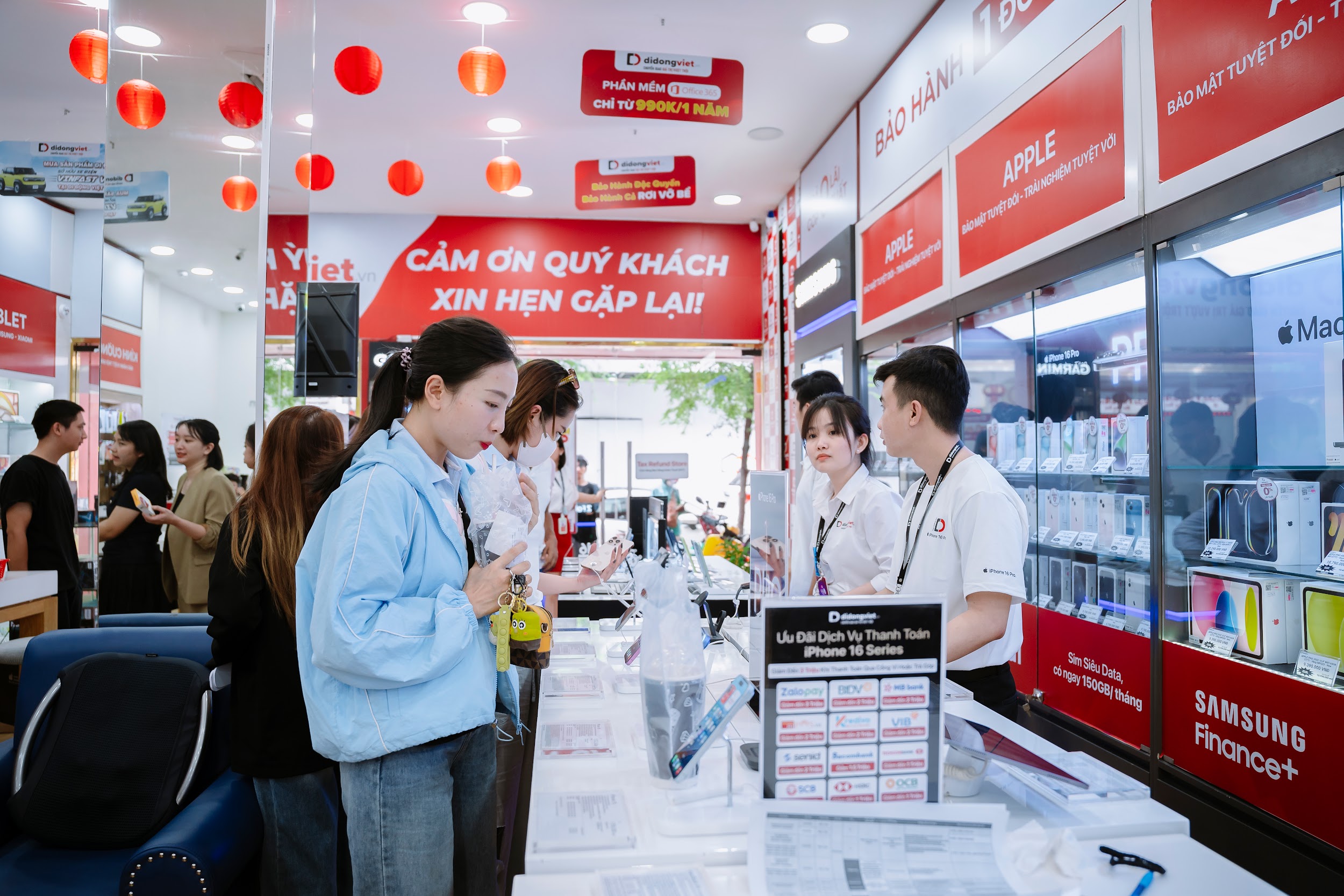 "Anh tài" Đăng Khôi và bà xã Thuỷ Anh tiết lộ 6 năm liền chỉ mua iPhone ở một nơi - 5