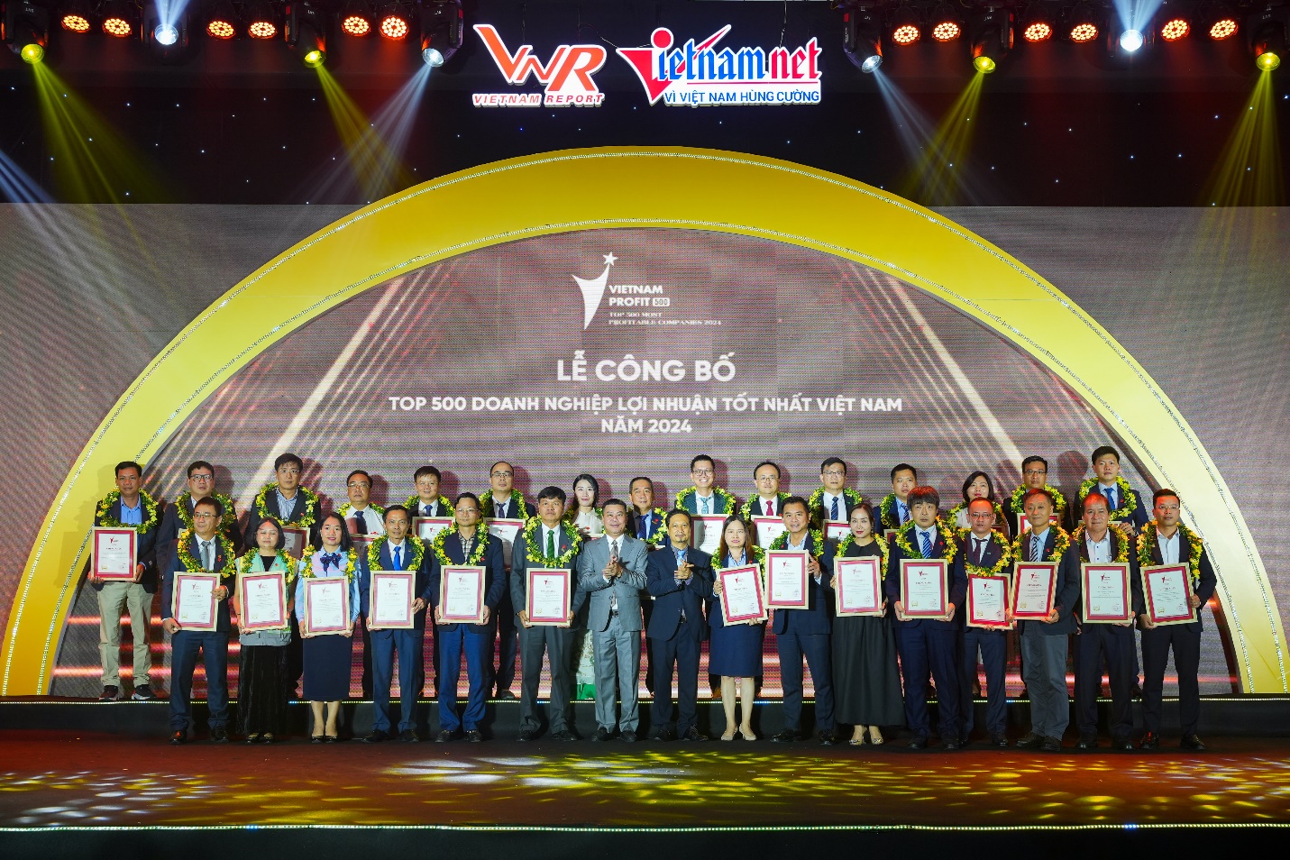 Cathay Life Việt Nam vào Top 500 doanh nghiệp lợi nhuận tốt nhất Việt Nam năm 2024 - 2