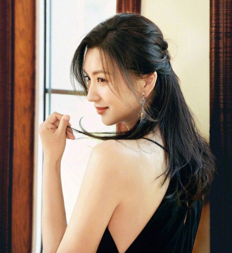 Mỹ nhân "vạn người mê" lấy đại gia ngân hàng vẫn đi làm lương 35 triệu đồng/tháng, không dám quay lại showbiz - 7