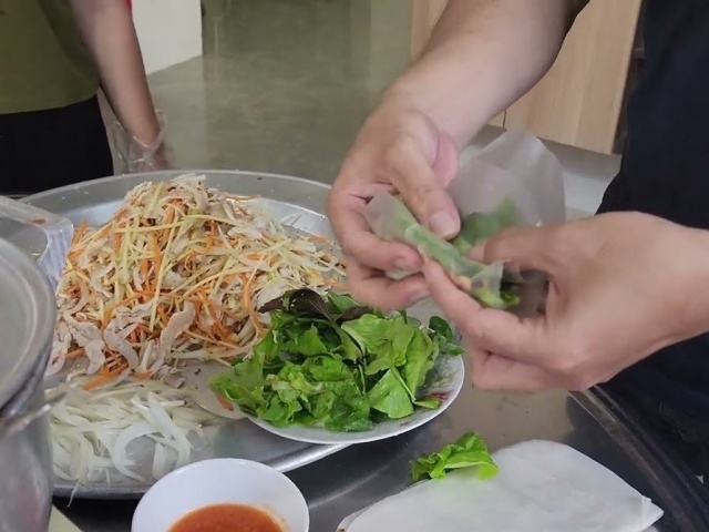 Đặc sản tươi sống lạ miệng ở Hà Tĩnh, khách khó tính cũng khen ngon