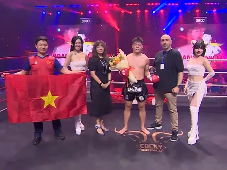 Đình Mạnh thắng kịch tính bằng điểm số