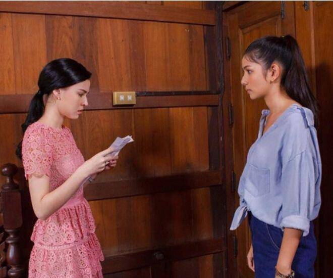 Oanh là con mọt sách, cô ấy học hành rất chăm chỉ và điểm số trên lớp luôn ở top đầu của lớp. (Ảnh minh họa)