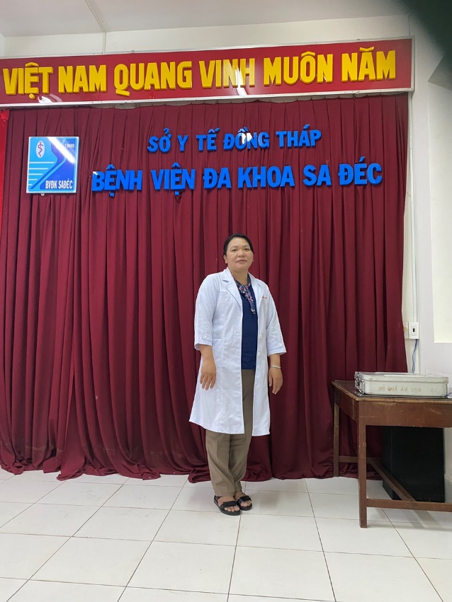 Bên cạnh chuyên môn, bác sĩ cũng thực hiện công tác quản lý nhân sự của bệnh viện Hùng Vương cùng Trưởng khoa. Ảnh: Bác sĩ Nguyễn Thị Thu Tuyết