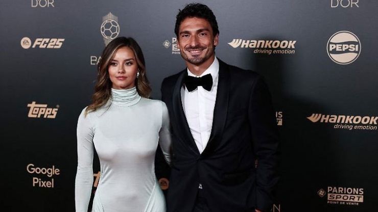 Roma star Mats Hummels publicly reveals new girlfriend Nicola Cavanis