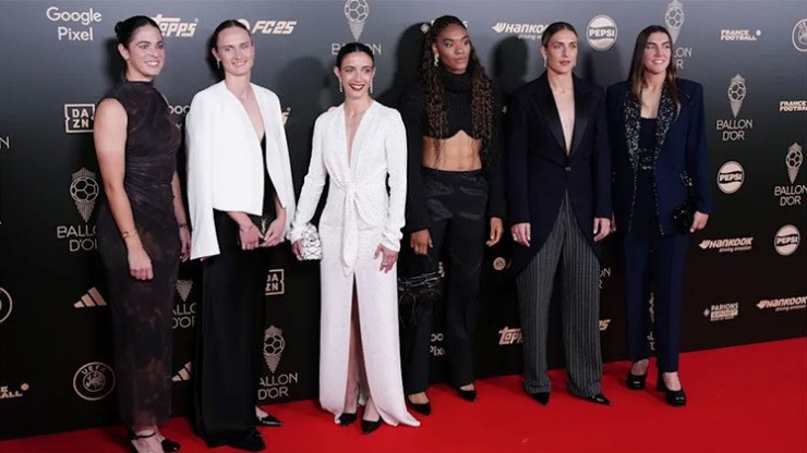 Aitana Bonmati (third from left) and Barca teammates on the red carpet.