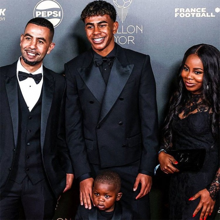 Young star Lamine Yamal brought his parents and younger brother to the ceremony. Barca prodigy received the Kopa award.