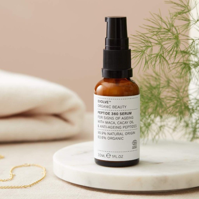 Serum chứa peptide giúp tăng tốc độ phục hồi và tái tạo da, làm chậm tốc độ lão hóa.