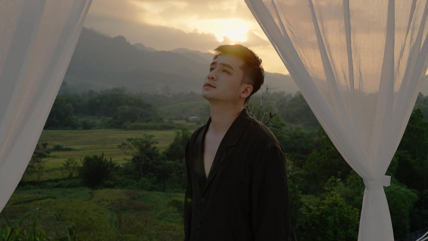 Hà Anh báo tin vui về thành tích của MV "2 người chia tay 4 người hạnh phúc", đồng thời gửi lời cảm ơn tới người hâm mộ.