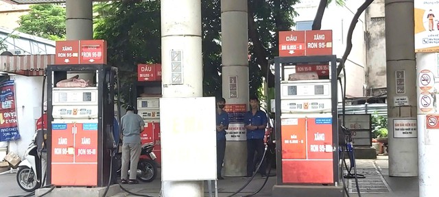 Nhiều cây xăng ở Hà Nội vắng bóng xăng E5