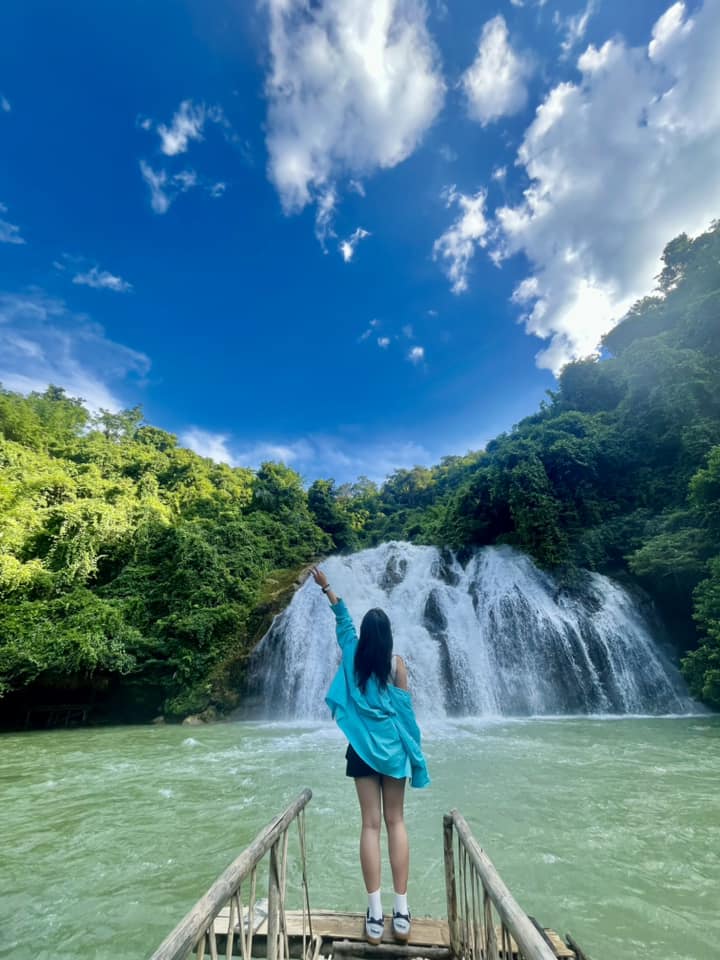 Vân tại thác Tà Puồng, trên quê hương Quảng Trị.