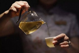 Sức khỏe đời sống - Người đàn ông ngày nào cũng uống trà để qua đêm, đi khám khiến bác sĩ sốc