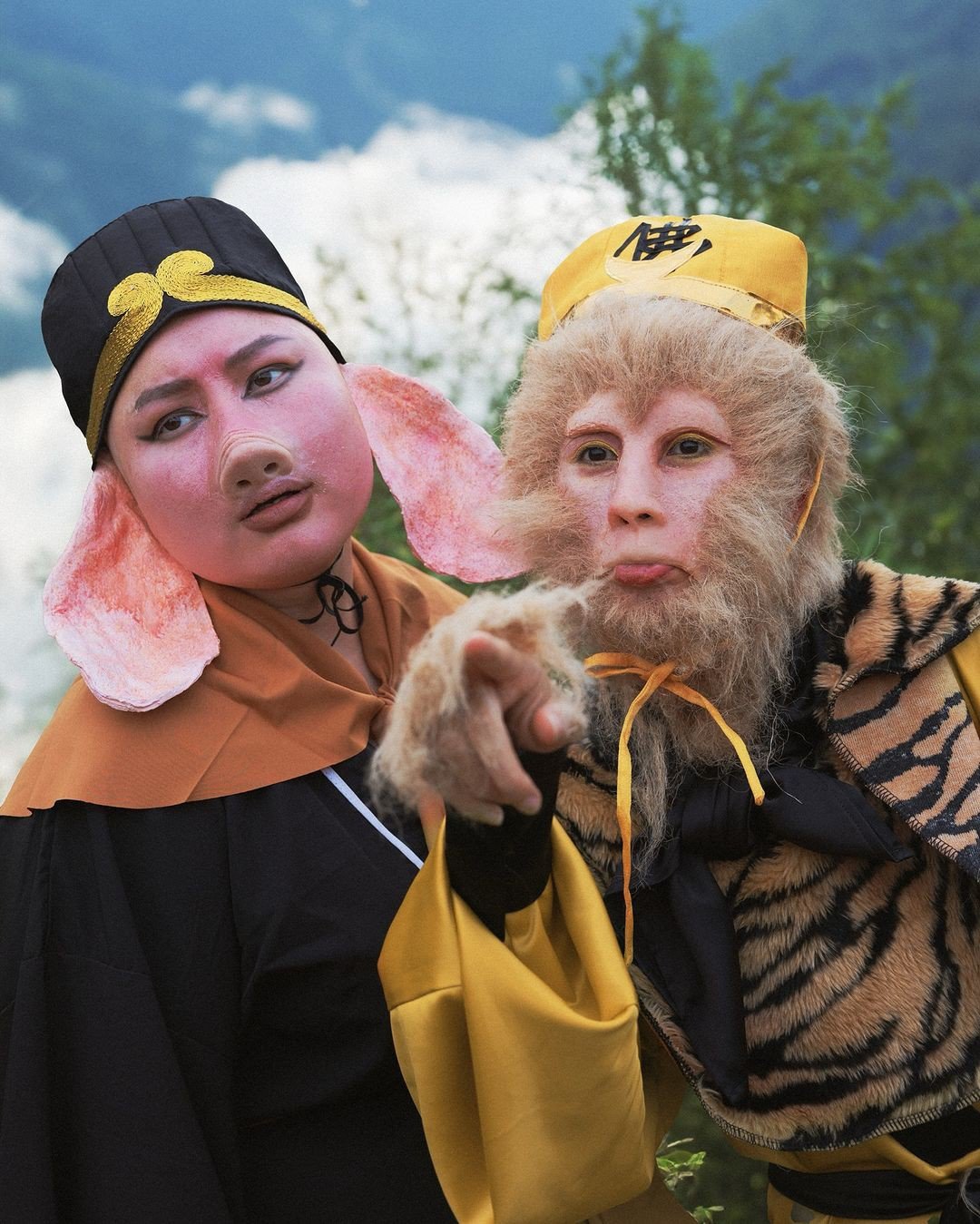 4 thầy trò Đường Tăng qua màn hóa thân của Quỳnh Anh Shyn và nhóm bạn. Bộ ảnh được chỉnh màu tạo cảm giác xem thước phim từ năm 1986.