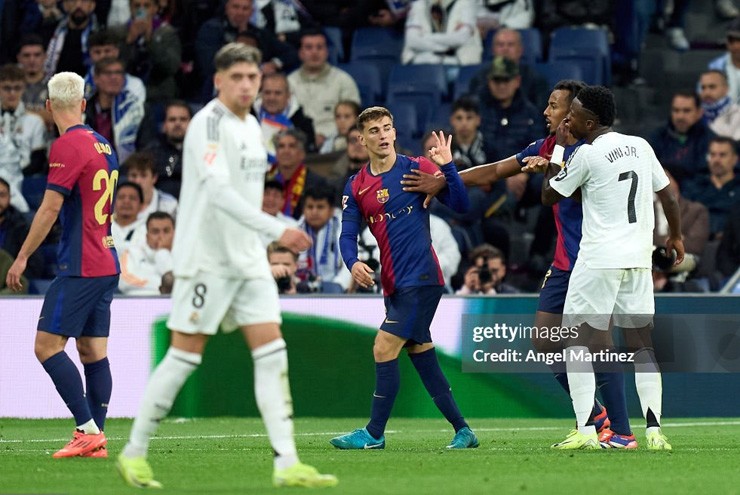 Vinicius có mối quan hệ không tốt với một số cầu thủ Barcelona