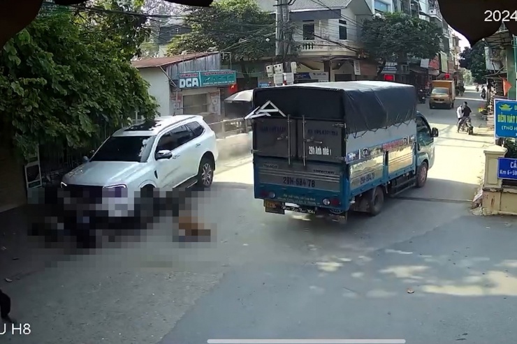 Camera ghi lại hình ảnh vụ tai nạn nghiêm trọng ở Hà Nội. Ảnh chụp màn hình