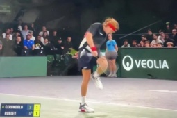 Thể thao - &quot;Kẻ lập dị&quot; Rublev mắng khán giả, tự hành hạ bản thân ở Paris Masters