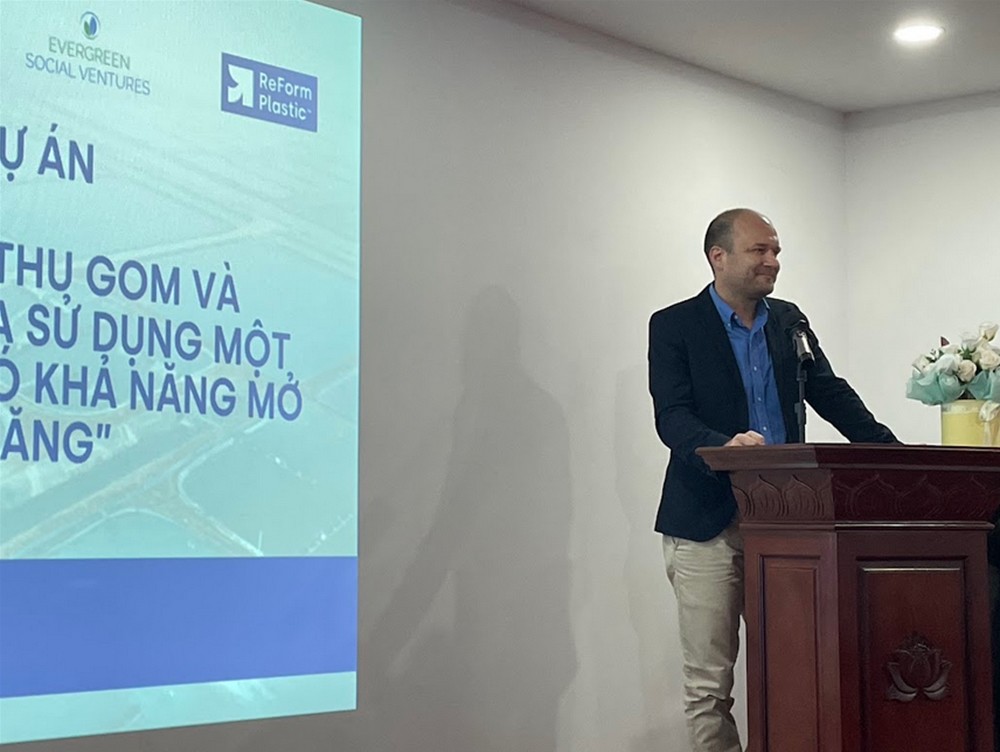 Ông Jan Zellmann, Phó Giám đốc, Đồng sáng lập của Evergreen Social Ventures phát biểu khai mạc sự kiện