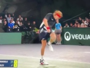 Thể thao - &quot;Kẻ lập dị&quot; Rublev mắng khán giả, tự hành hạ bản thân ở Paris Masters