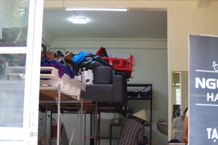 Người Quảng Bình dọn dẹp sau lũ - 6