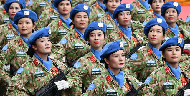 Lực lượng gìn giữ hòa bình Việt Nam tại lễ diễu binh, diễu hành kỷ niệm 70 năm Chiến thắng Điện Biên Phủ. Ảnh: Hoàng Hà.