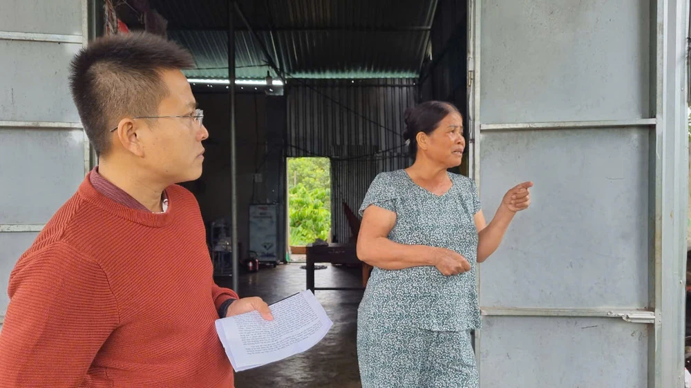 Bà Thúy không thừa nhận bò của mình liên quan vụ tai nạn của chị Ánh. Ảnh: T.T